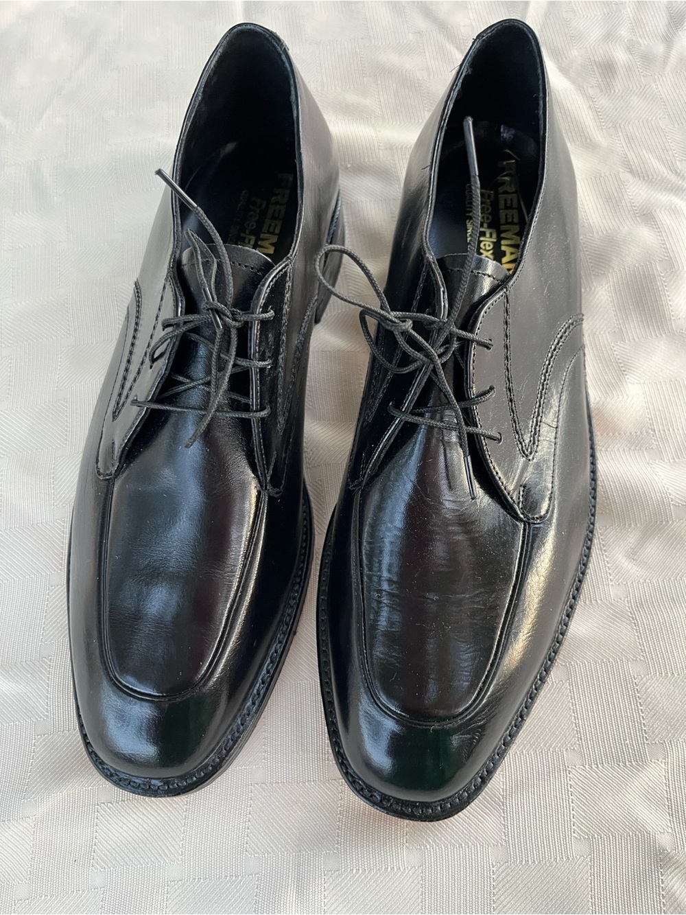 FREEMAN FREE -FLEX Classic Black Leather Derby Shoes for Men.